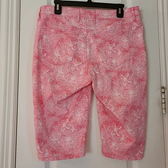Tommy Bahama Denim Boardwalk Pink Floral 15" Clamdigger Shorts Size 30 - Picture 6 of 12